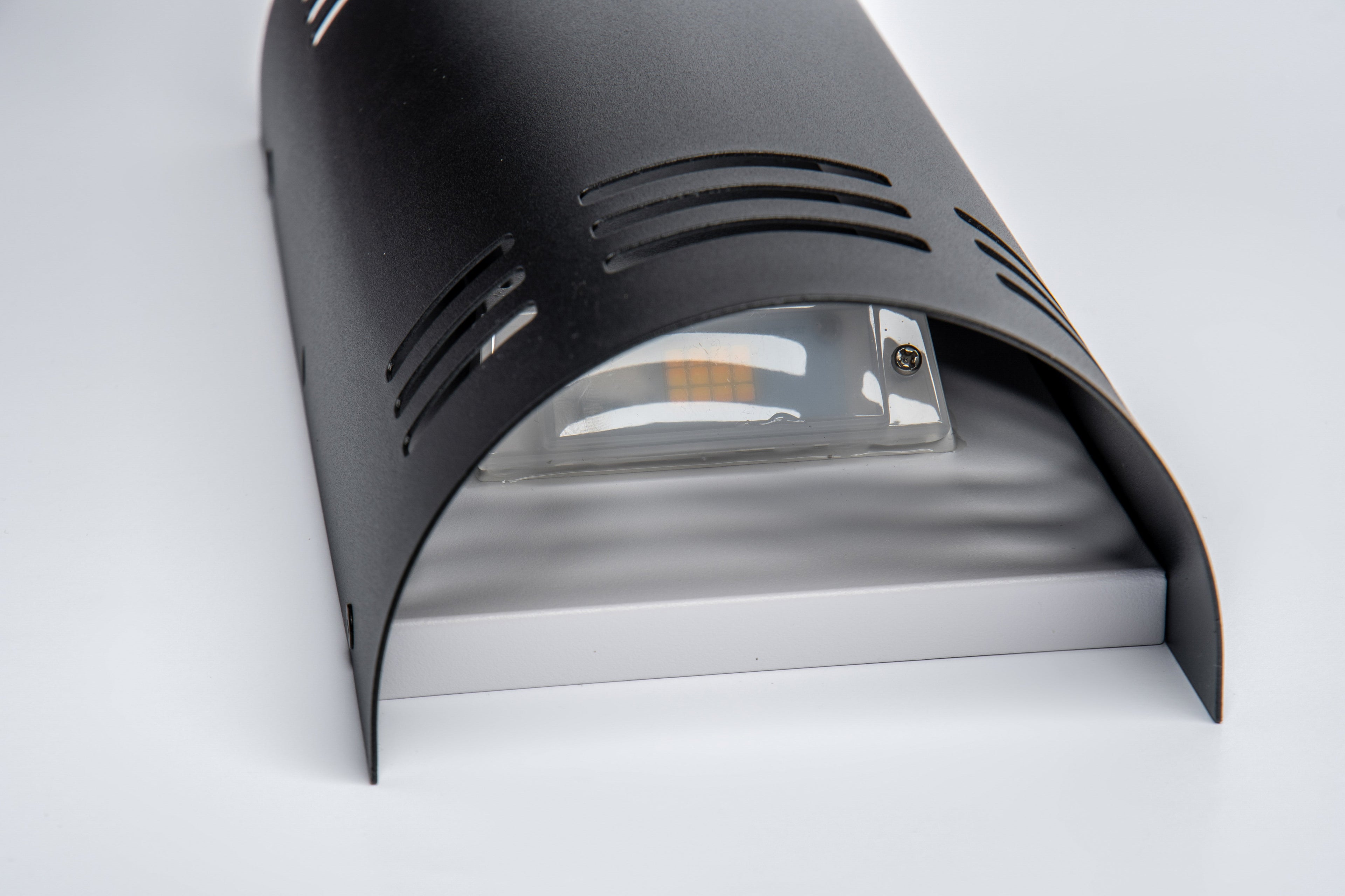 Semi Round 5CCT LED Wall Light – Nova N01